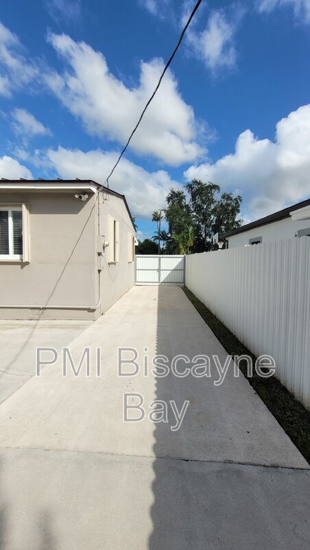 Building Photo - 7380 SW 35th St