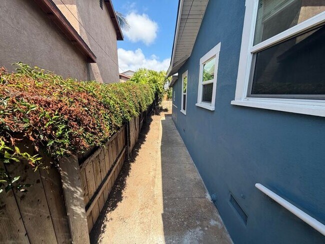 Building Photo - Charming Imperial Beach Home Minutes from the Coast