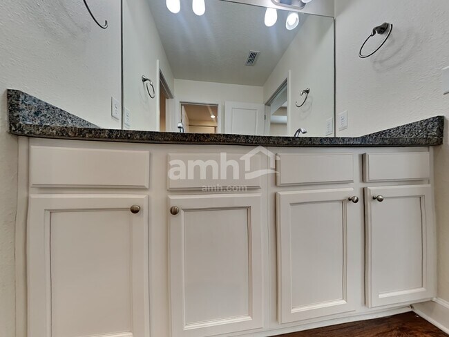 Building Photo - 8498 Highfield Ave
