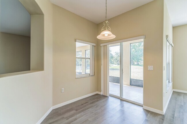 Building Photo - 2600 Meadow View Ct