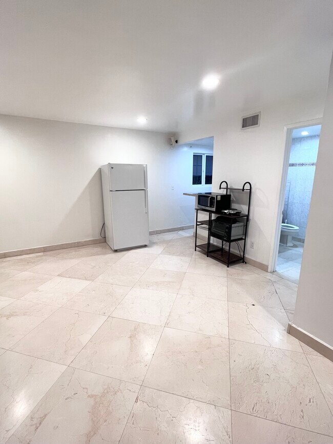 Building Photo - 22924 De Kalb Dr