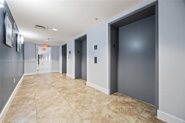 Building Photo - 1861 NW S River Dr