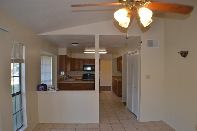 Building Photo - 1515 Bandera Dr