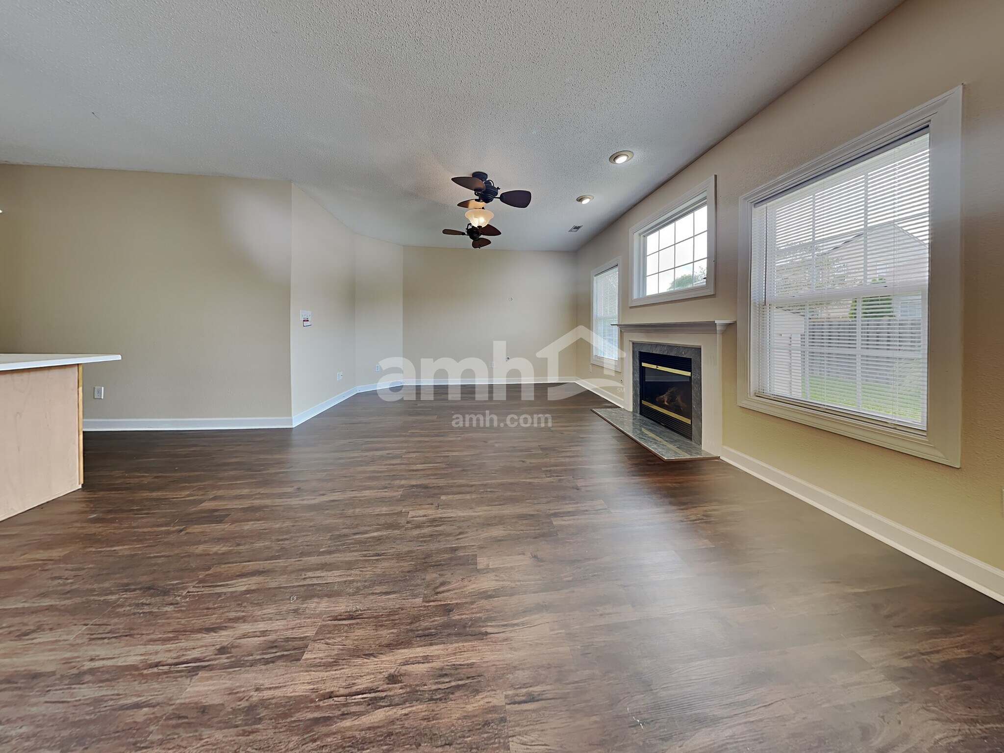 Building Photo - 10884 Roundtree Rd