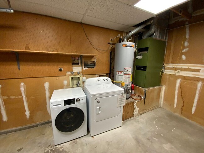 Building Photo - 4 Bedroom Single Story Home Available Near Tramway Blvd NE & Copper Ave NE!