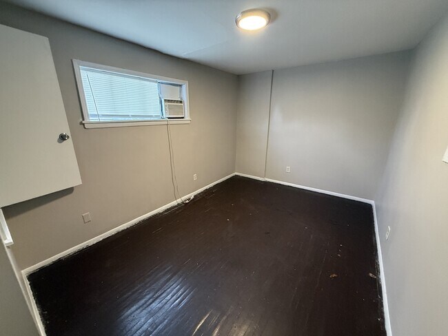 Building Photo - 2086 Hubert Ave