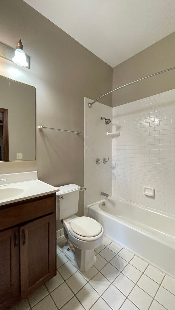Building Photo - Downtown 1 Bedroom Apartment