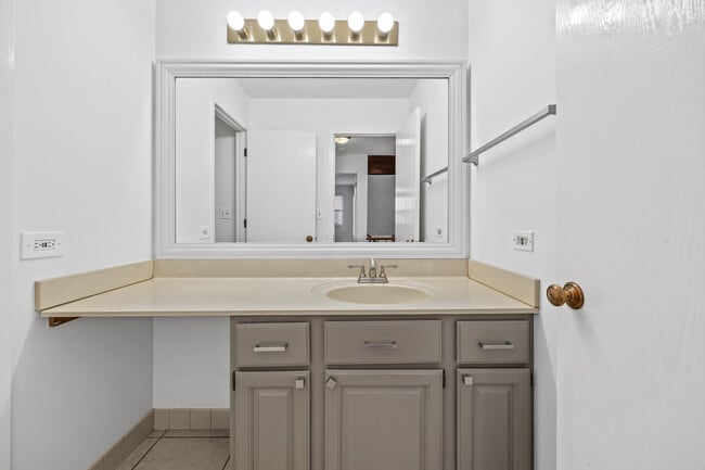 Building Photo - 120 White Birch Ln