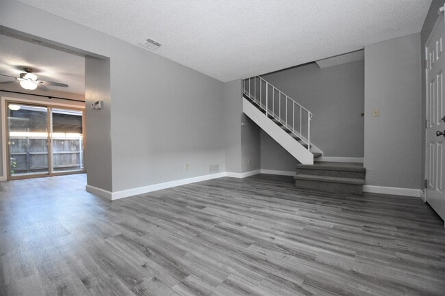 Building Photo - 8744 Woodman Way
