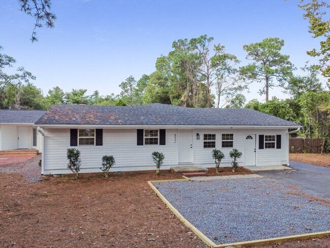 Building Photo - 852 N May St