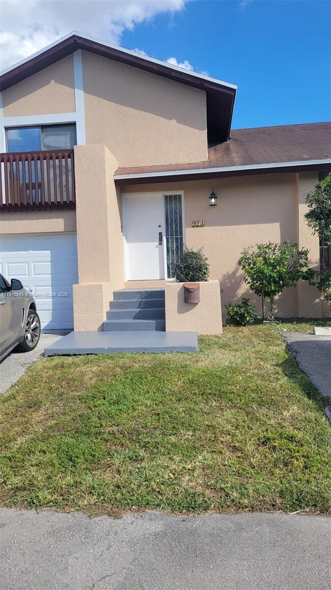 Building Photo - 914 NW 106th Ave Cir