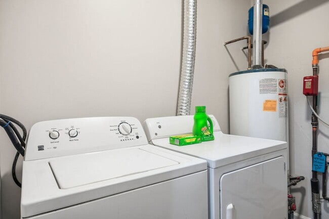 Building Photo - 8232 Concord Ln