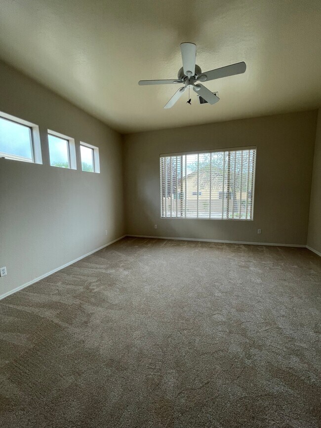 Building Photo - 5649 N Bentley Ct