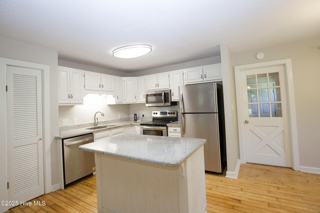 Building Photo - 970 Thrush Dr
