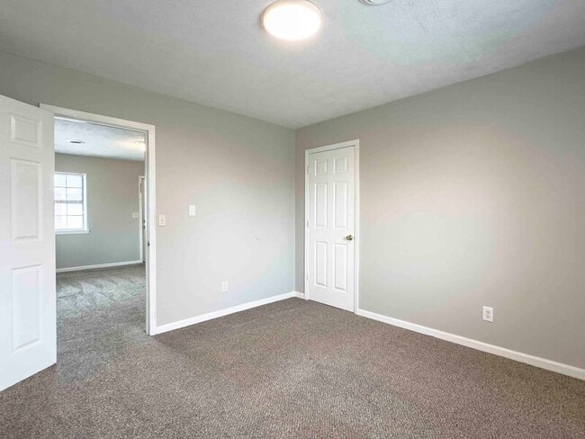 Building Photo - 19-419 Thompsonville Ln