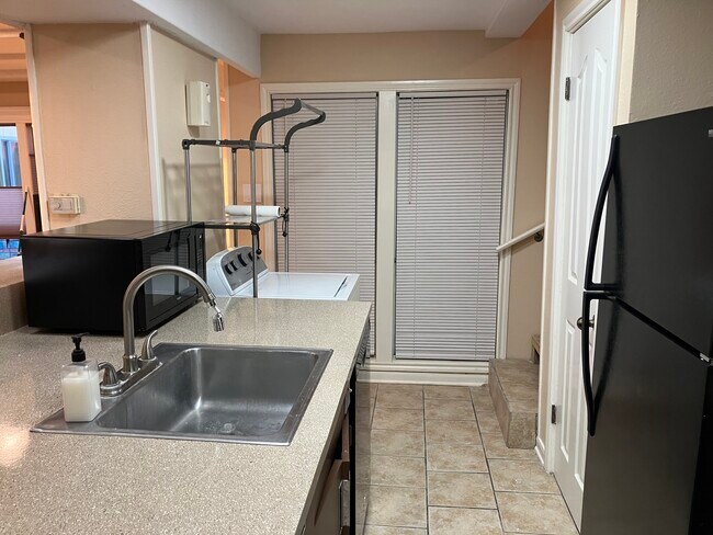 Building Photo - 5918 Lago Vista Way
