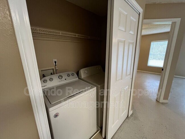 Building Photo - 550 Imperial Pl