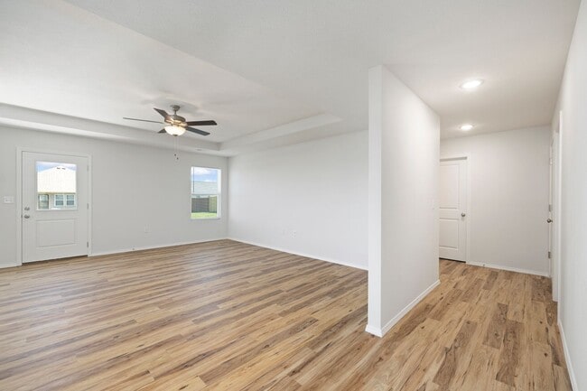 Building Photo - 3 Bedroom Home in Monett