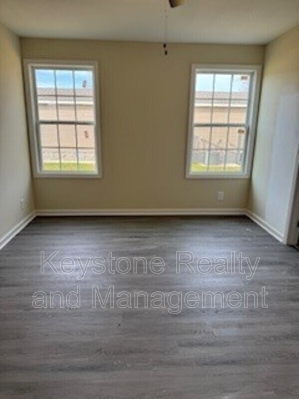 Building Photo - 157 Mace Ln