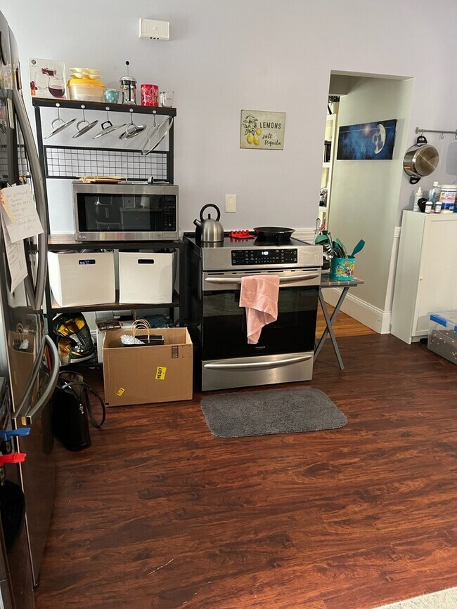 Induction stove - 464 West Ave