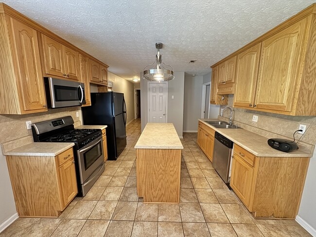 Building Photo - 2037 Ross Ln