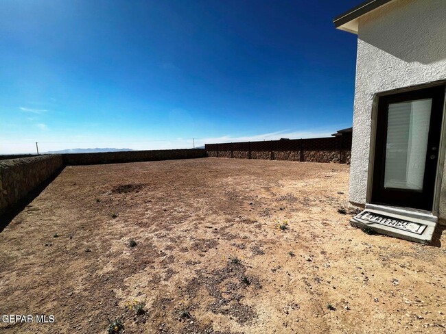 Building Photo - 913 Galaxia Dr