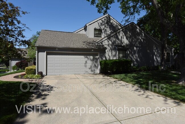 Building Photo - 4300 W 111th Terrace