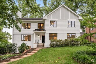 Building Photo - "Luxurious 6-Bed, 6-Bath Arlington Retreat...