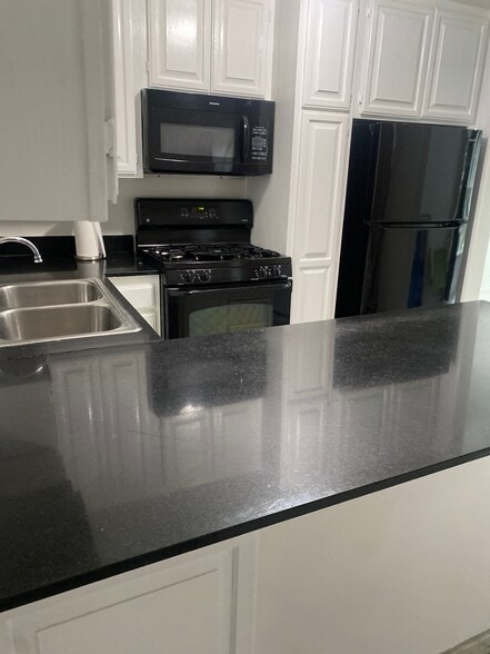 Quartz countertops - 227 Bay St