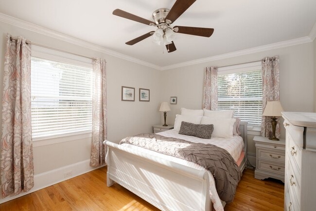 Building Photo - Fully furnished- Beautiful Forest Hills Home