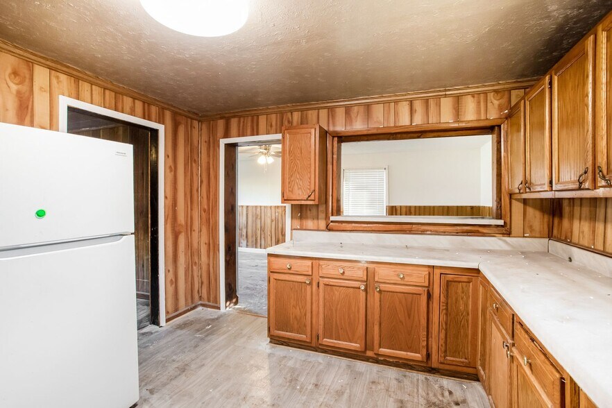 Building Photo - 2110 Brown Ave