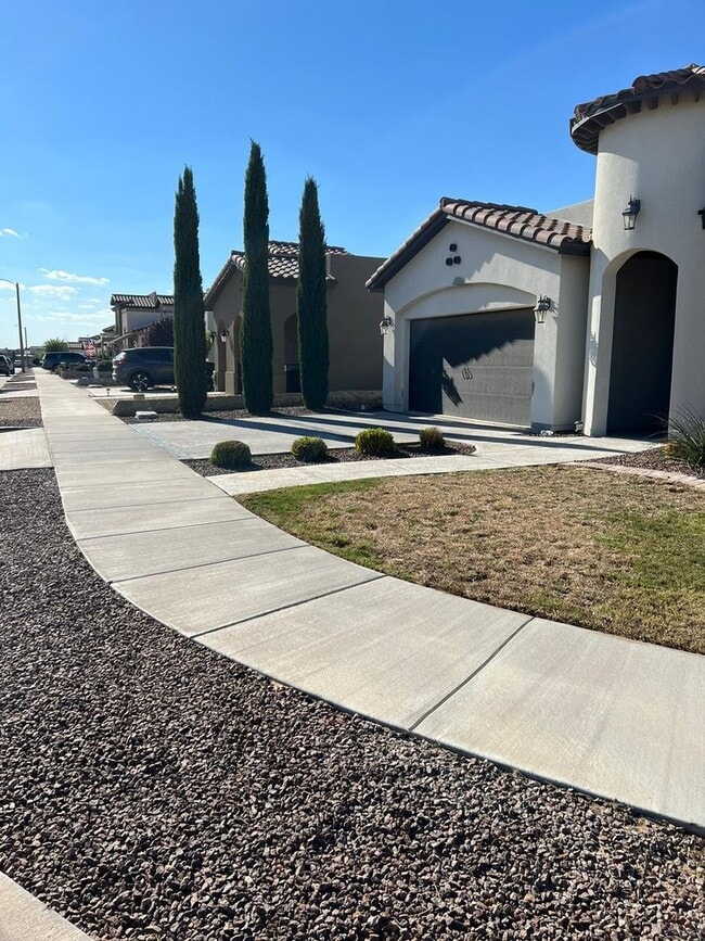 Building Photo - Beautiful East side House in Ventanas Subdivision