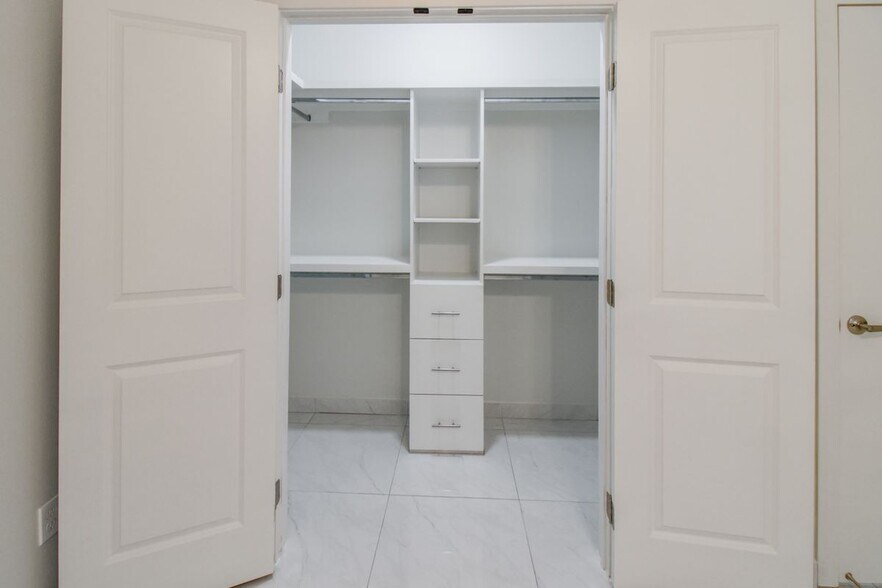 Building Photo - 1413 N Inspiration Blvd