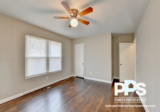 Building Photo - 2821 Palm Dr