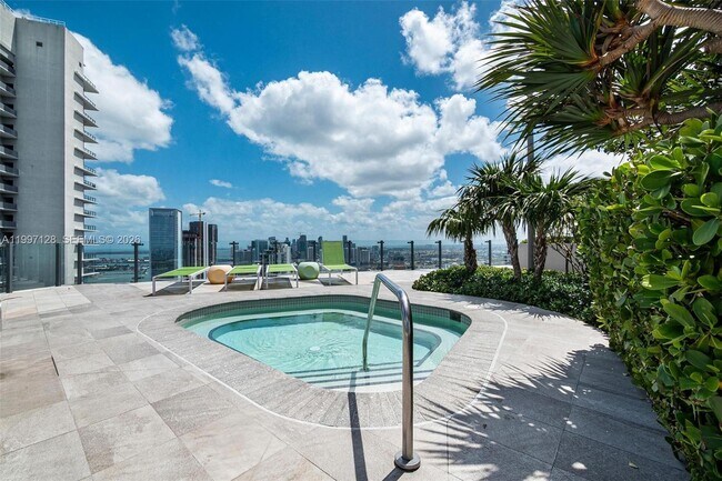 Building Photo - 501 NE 31st St