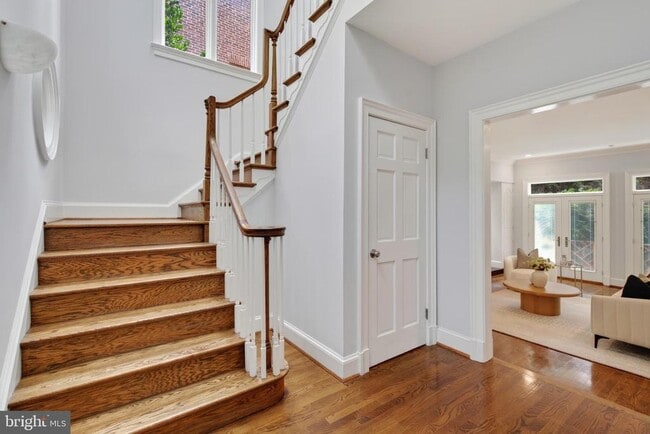 Building Photo - 5430 Chevy Chase Pkwy NW