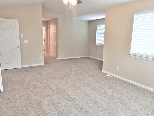 Building Photo - 2828 S Killarney Way