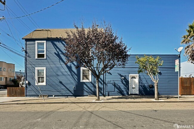 Building Photo - 68 Cayuga Ave