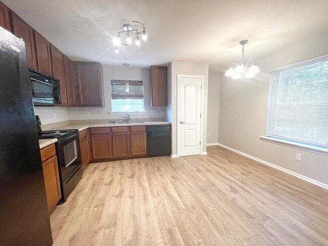 Building Photo - COMING SOON!!! Ground Floor Condo in Lake ...