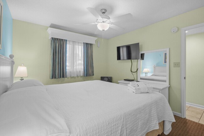 Building Photo - Seasonal Rental Available 9/11/2025-3/31/2...