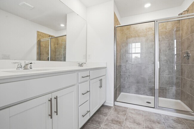 Building Photo - BEAUTIFUL AND READY FOR YOU- NICE TOWNHOME IN ANGIER, NC