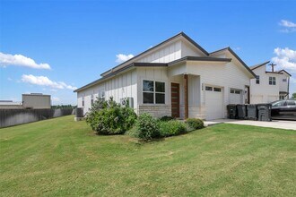 Building Photo - 308 E 20th St