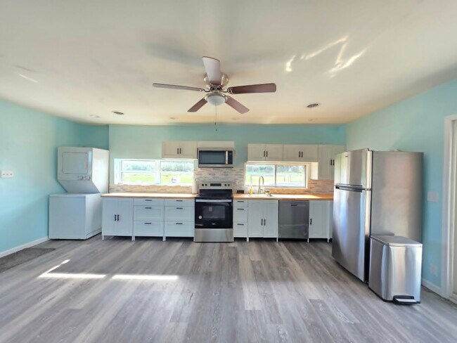 Building Photo - 22931 Steele Dr