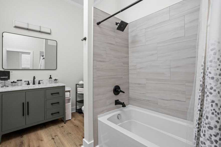 Building Photo - 844 Camp St