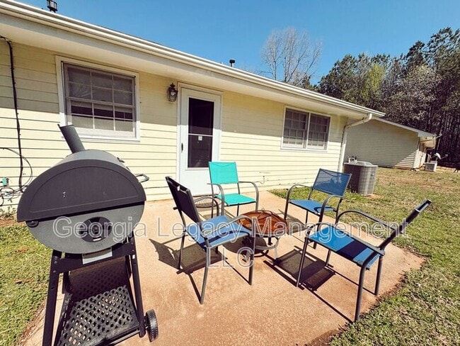 Building Photo - 62 Creek Side Dr