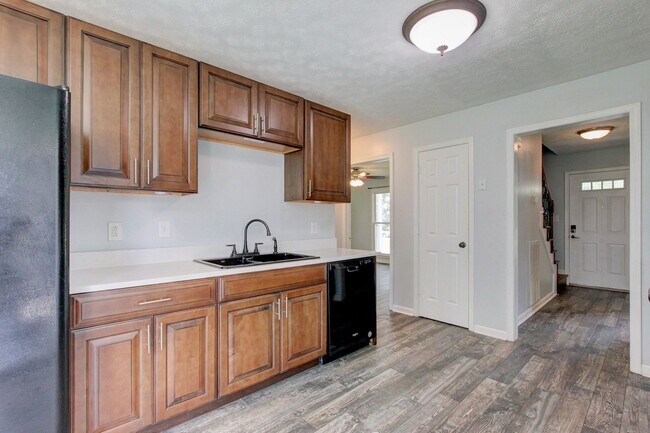 Building Photo - 180 Kings Deer Dr