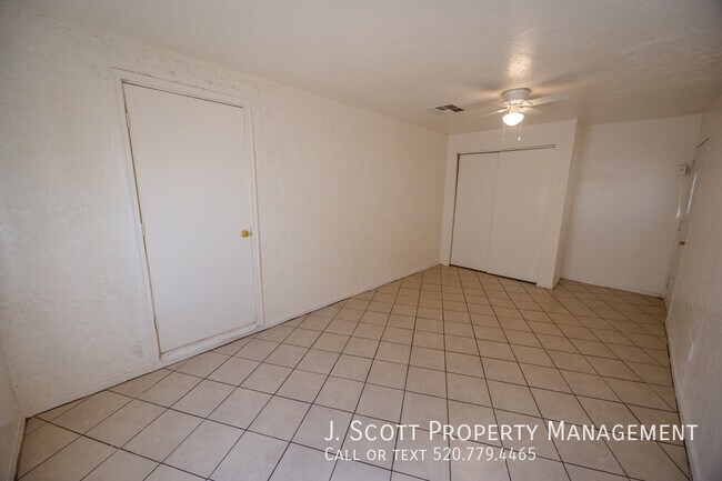 Building Photo - 6528 W Windsor Ave