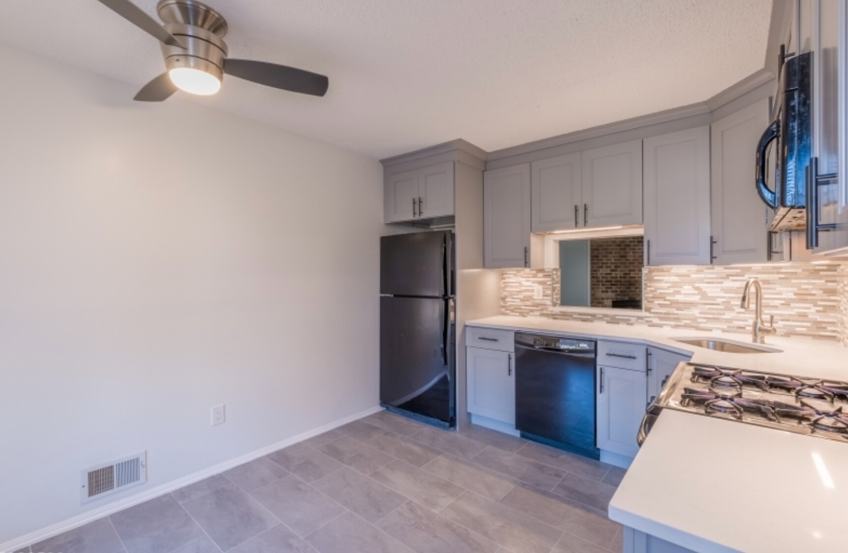 Building Photo - 1101 Doolittle Dr