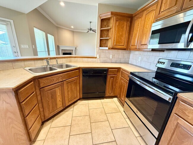Building Photo - 8340 Stonebridge Way