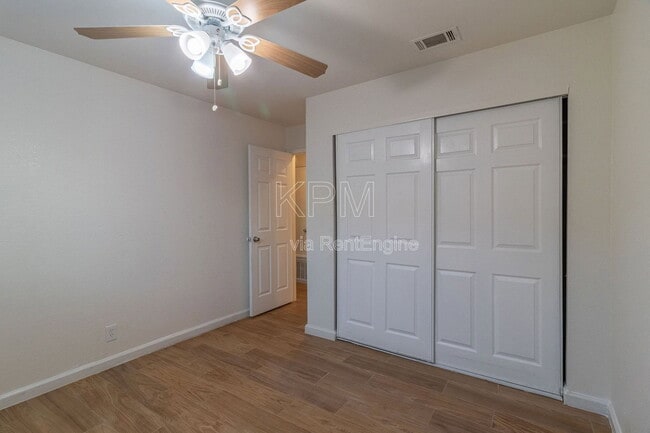 Building Photo - 7409 Village Green Dr